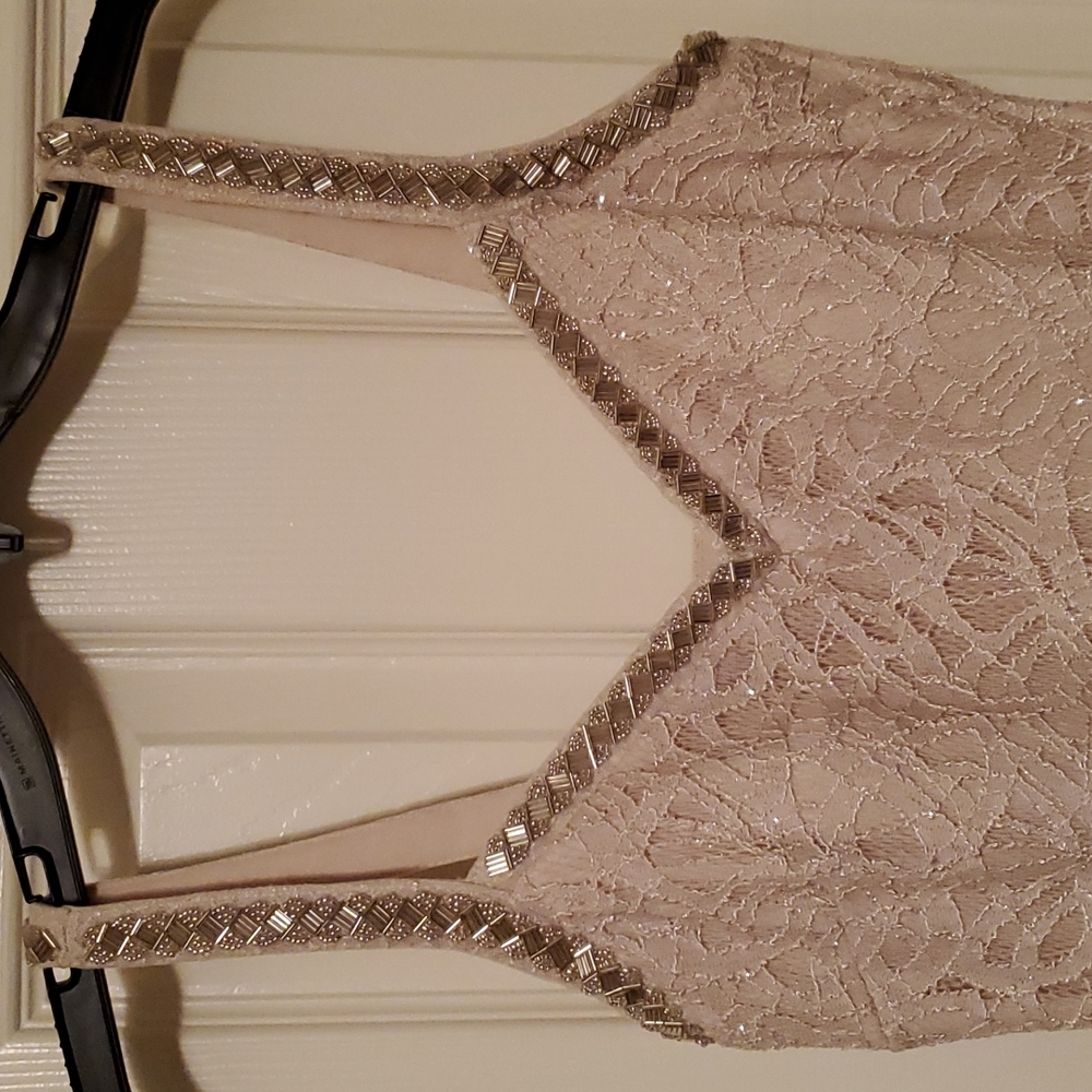 Stunning Lace Formal SEE BACK! Sz 7